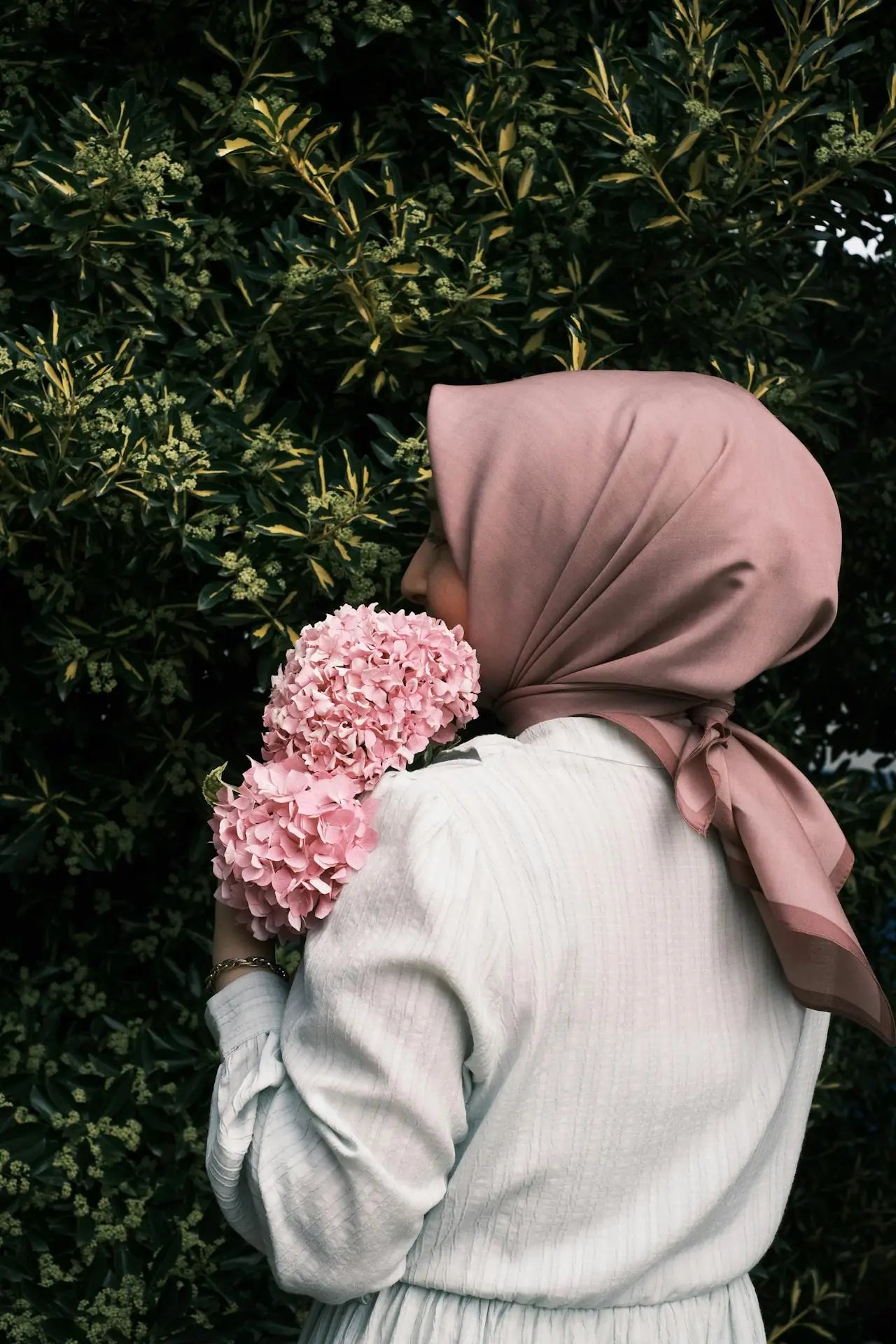 Modest Wear: An Introduction to Modest Clothing and Modest Wear Products