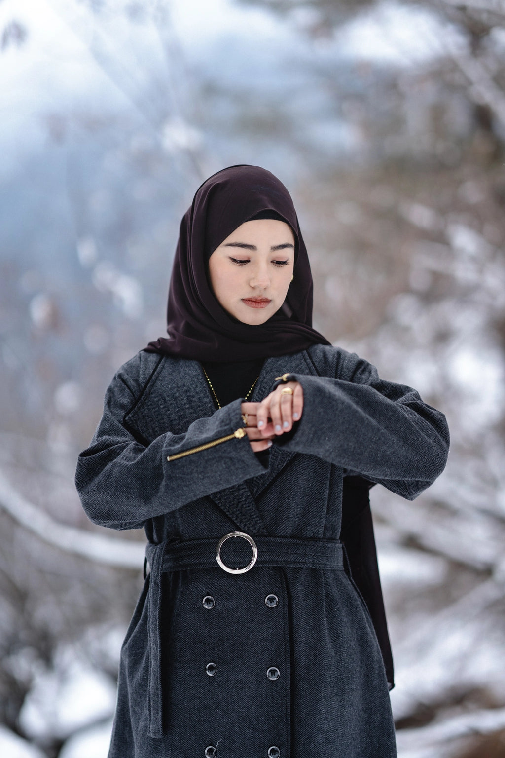 baraqah grey herringbone winter abaya for women 