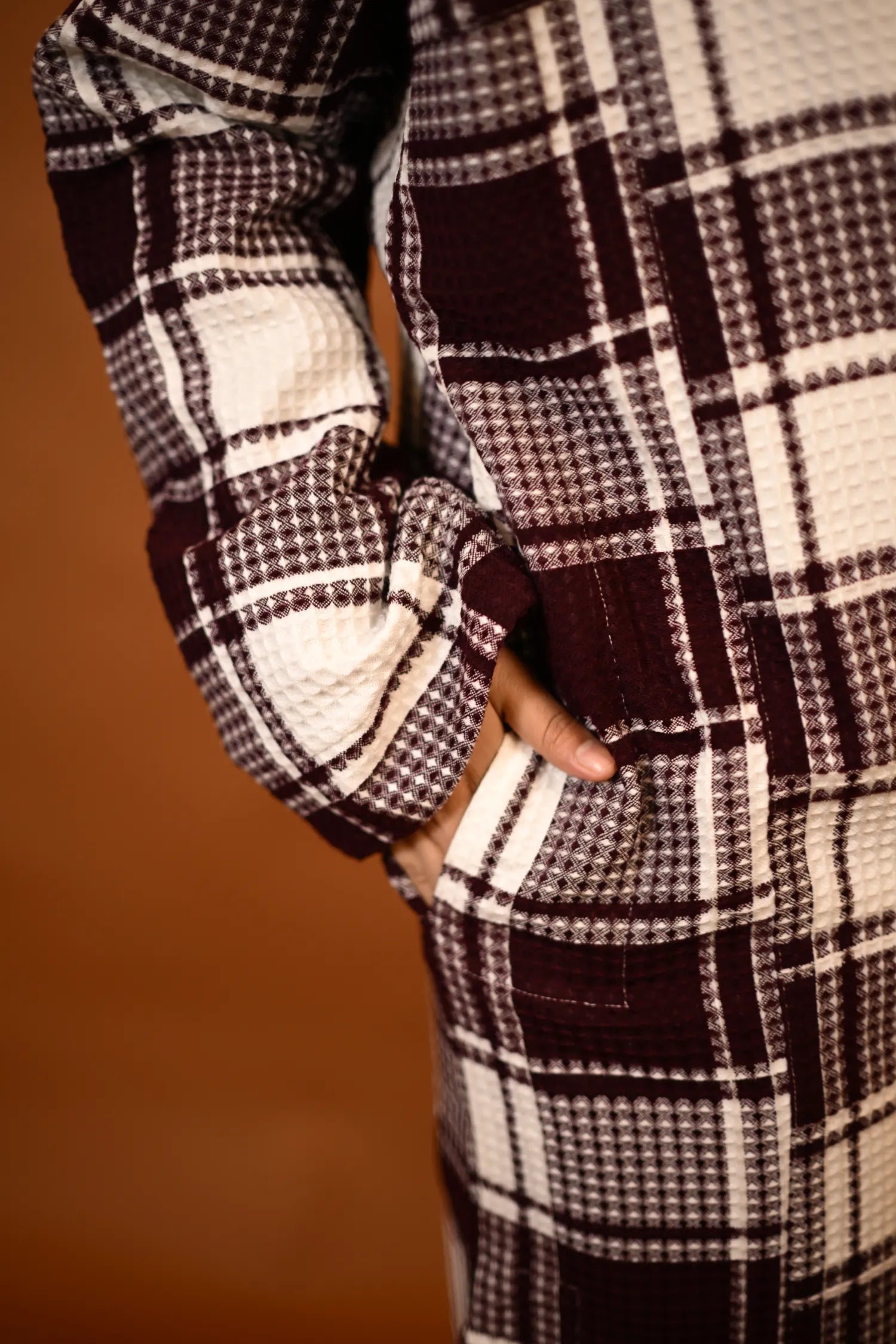 baraqah female winter red and white checked winter pheran 