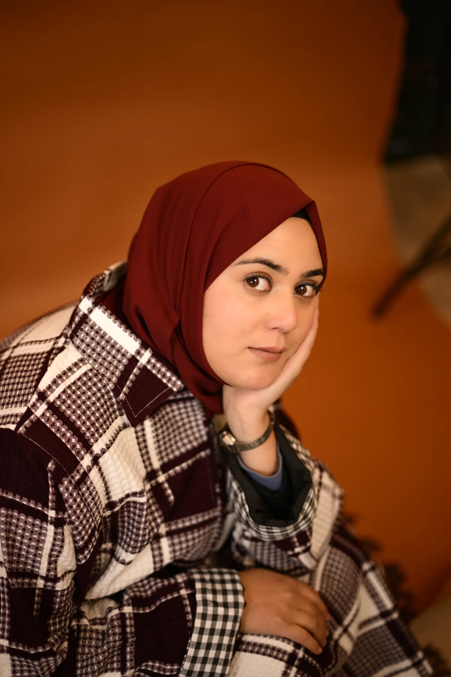 baraqah female winter red and white checked winter pheran 