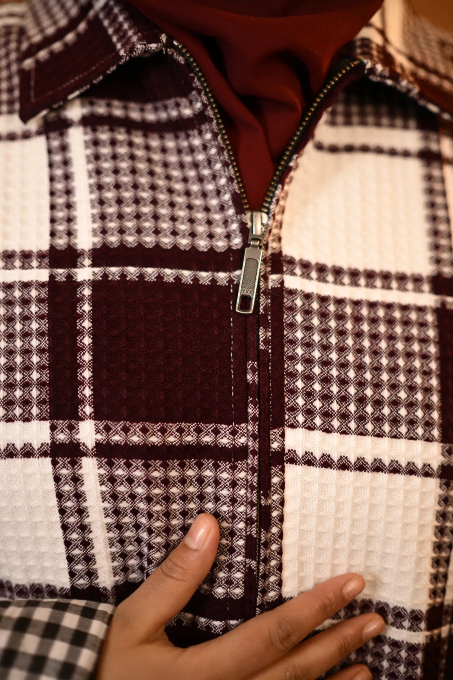baraqah female winter red and white checked winter pheran 