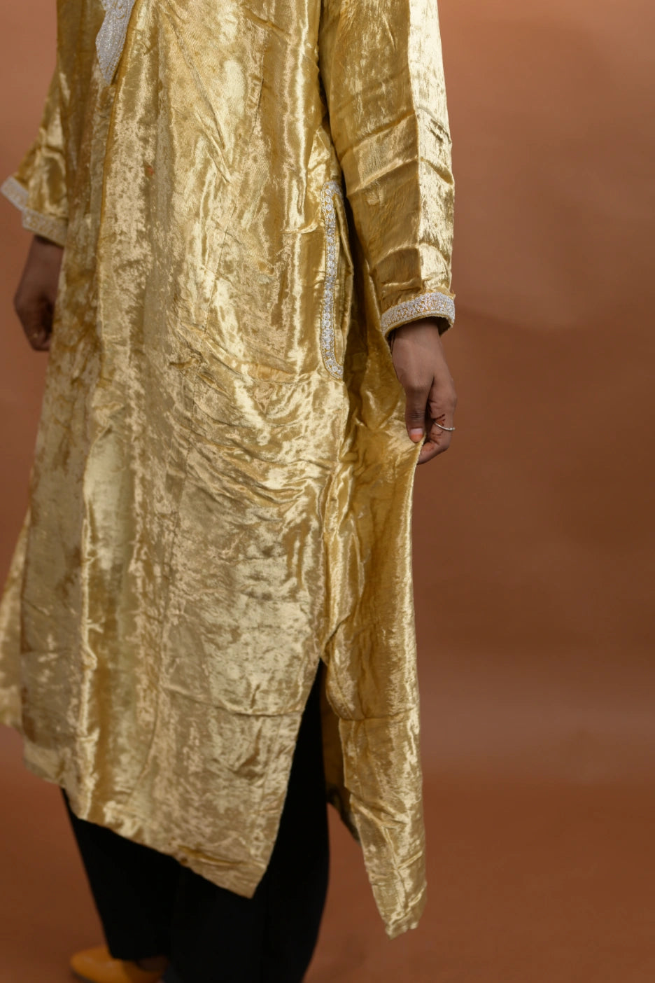 baraqah female golden velvet kashmiri traditional pheran for women