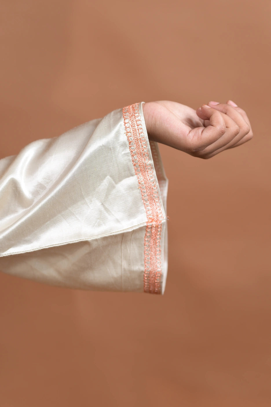 baraqah female white silk kashmiri traditional pheran for women